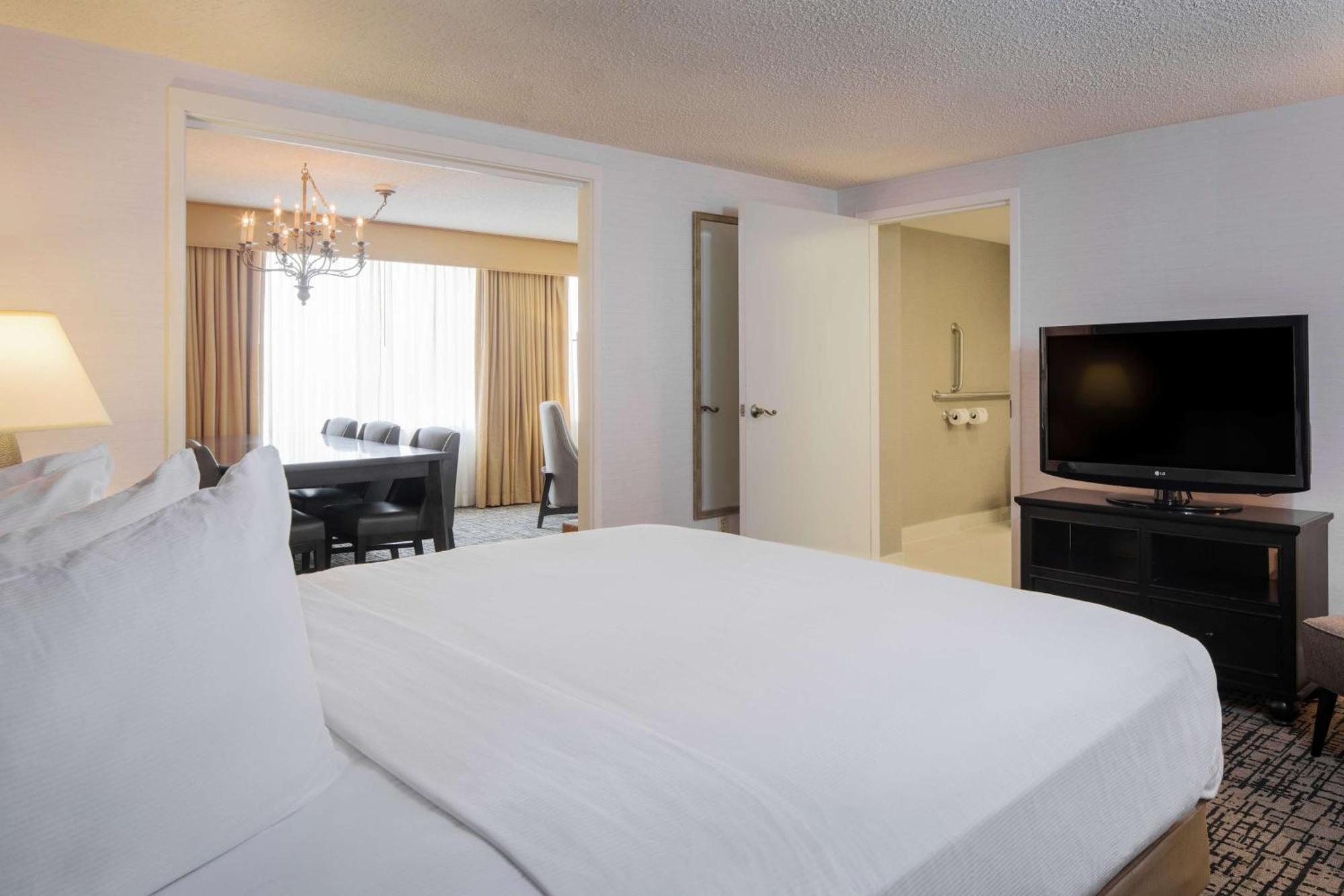 Doubletree By Hilton Hotel Syracuse Восток Сиракьюс Экстерьер фото