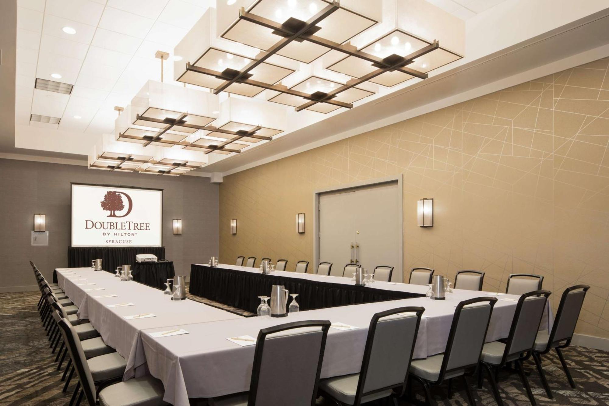 Doubletree By Hilton Hotel Syracuse Восток Сиракьюс Экстерьер фото
