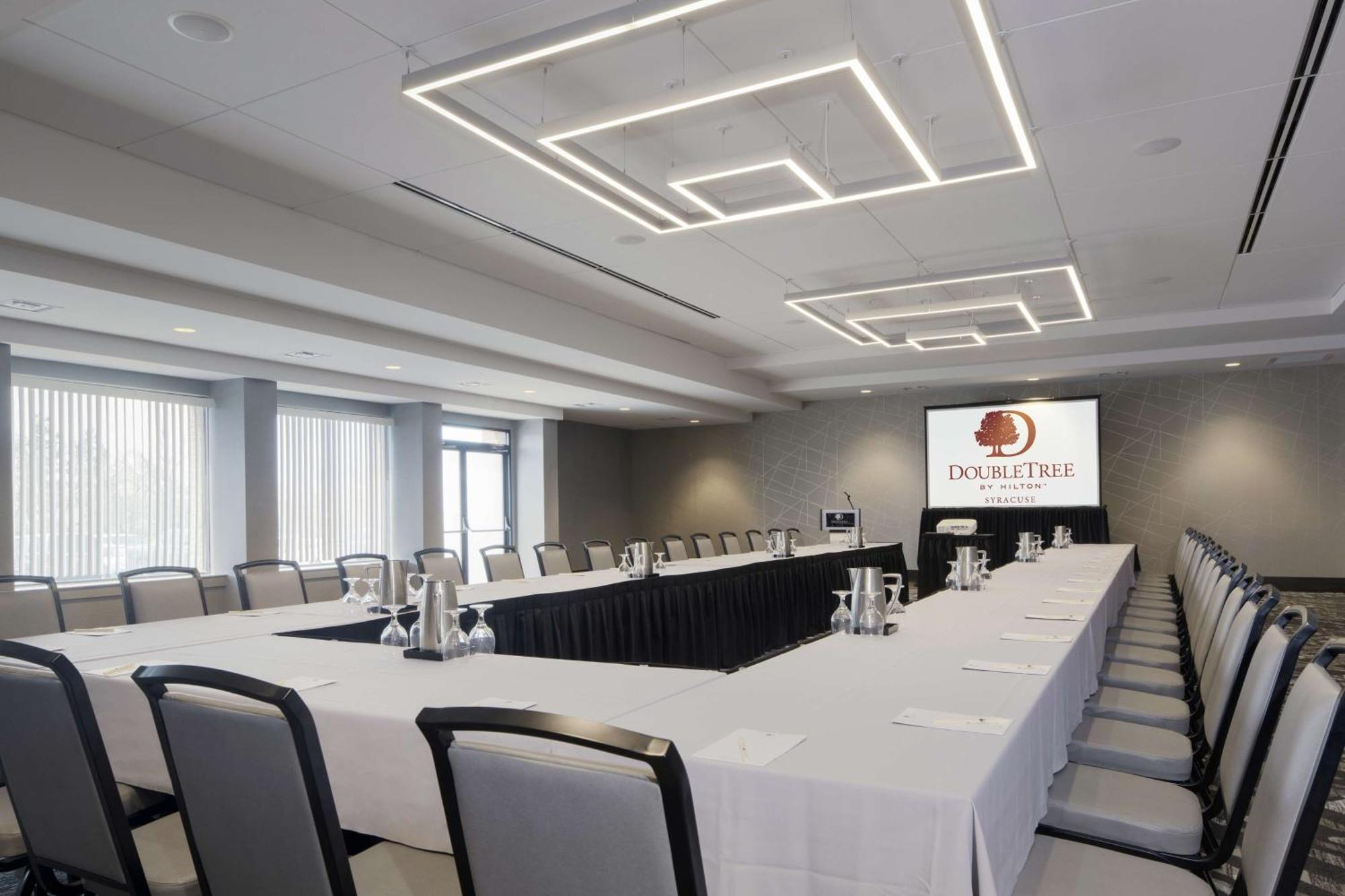 Doubletree By Hilton Hotel Syracuse Восток Сиракьюс Экстерьер фото