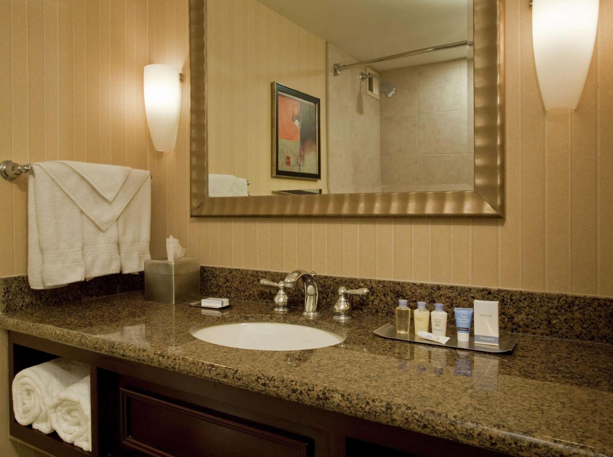 Doubletree By Hilton Hotel Syracuse Восток Сиракьюс Экстерьер фото