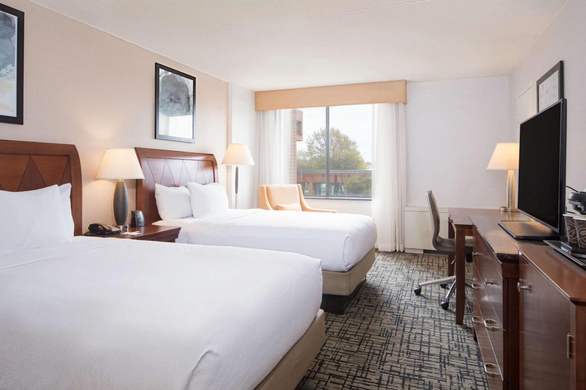 Doubletree By Hilton Hotel Syracuse Восток Сиракьюс Экстерьер фото